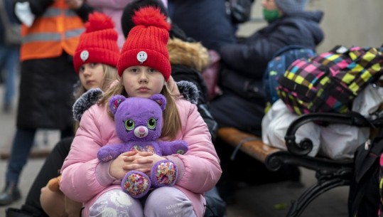 Aplikacioni “Reunite Ukrainë ” do të përdoret për të gjetur 19 mijë fëmijët e humbur gjatë luftës