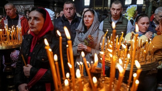 Të krishterët ortodoksë në Ukrainë festojnë Pashkët nën hijen e luftës