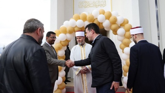 Veliaj vizitë në xhaminë e re te Njësia 2: Mirënjohës për komunitetin mysliman, bashkëpunimi na çon përpara