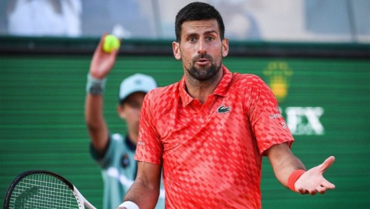 'Tërbohet' Novak Djokovic , serbi humbet kreun e ATP! Mposhtet nga një 21-vjeçar dhe thyen raketën (VIDEO)