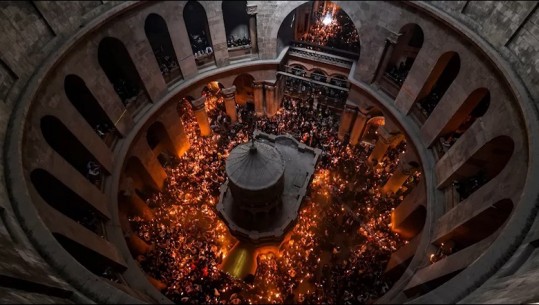 Pashkët ortodokse/ Në Jerusalem festojnë më pak besimtarë për shkak të tensioneve, festa s’ndal sulmet në Ukrainë