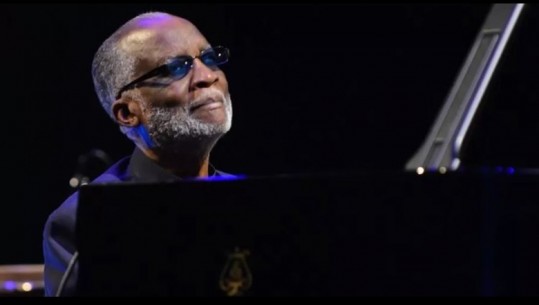 Vdes në moshën 92-vjeçare pianisti i njohur i xhazit Ahmad Jamal