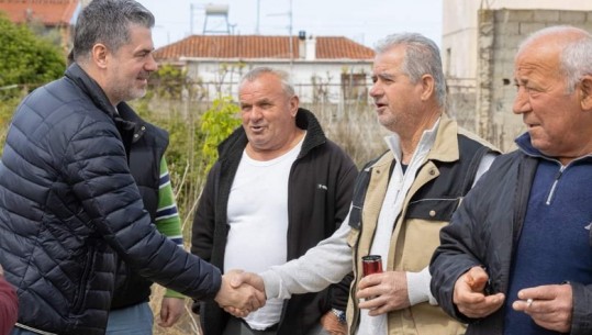 Zgjedhjet vendore, kandidati i PS-së në Vlorë takime me banorët: Krijimi i linjës së urbanit që lidh Vlorën me fshatrat prioritet maksimal