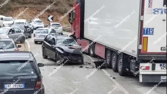 Makina përplaset me kamionçinën në aksin Peqin-Elbasan, 4 të plagosur