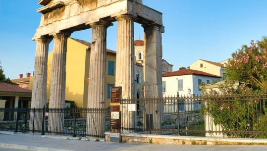 Plagosi me thikë të riun grek gjatë grabitjes, arrestohet 17 vjeçari shqiptar në Greqi! U kap brenda shtëpisë së tij
