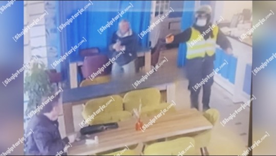 FOTO e vrasjes së biznesmenit në Shëngjin/ Autori me maskë COVID e me skafandër e qëllon me 7 plumba për vdekje brenda në lokal