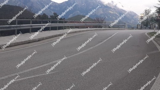 Makina përfundoi në humnerë në Vlorë, ARRSH vendos barrierat 5 ditë pas aksidentit