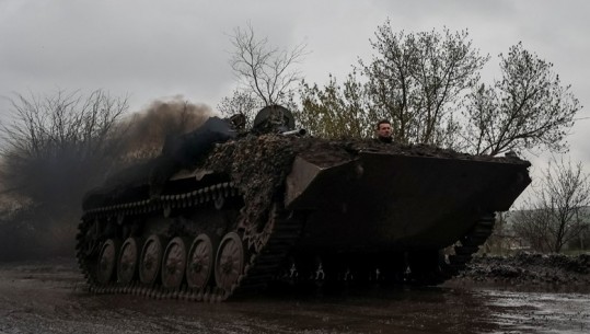 Ushtria ukrainase në sulm, zhvendoset me mjete të blinduara drejt vijës së parë në Bakhmut