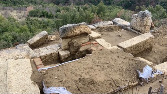 U zbulua në Amantia tre muaj më parë, Varri i Çifutit pa mirëmbajtje! Drejtori i Monumenteve në Vlorë: Po bëhen projekte, duam t’i kthejmë në atraksione