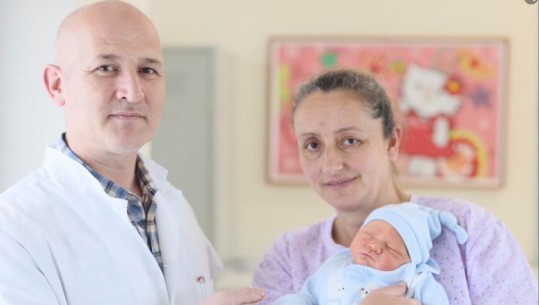 Pas 25 vitesh pritje, Lindita sjellë në jetë fëmijën e saj të parë në Maternitetin 'Koço Gliozheni'