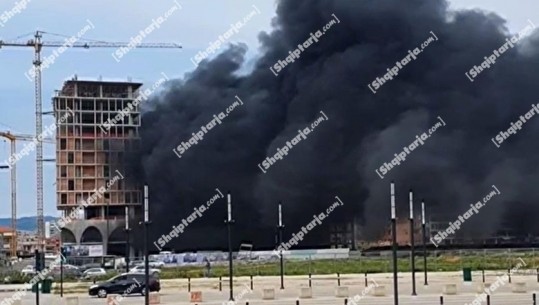 Zjarr në Tiranë, merr flakë një pallat në ndërtim! Tymi mbulon zonën! Fiket pas disa minutash (VIDEO)