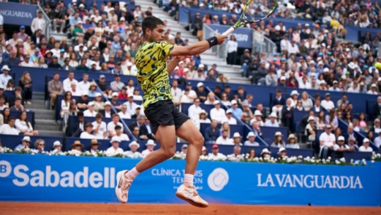 Alcaraz fiton Masterin e Barcelonës, mund në finale tenistin grek