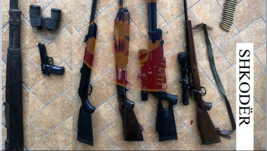 Snajper, pushkë e pistoletë, në kërkim 43-vjeçari që kishte arsenal armësh në shtëpi! Policia e Shkodrës: Do ia shiste personave që kryejnë krime