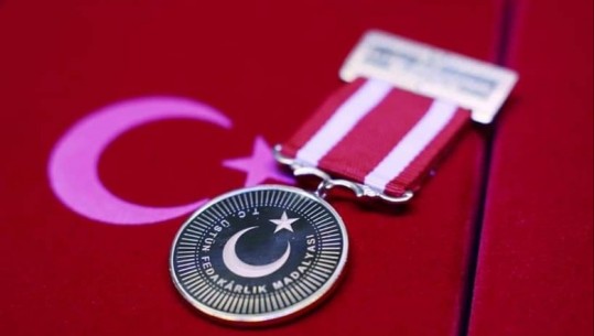 Erdogan nderon me medalje vendet që ishin pranë Turqisë pas tërmetit, ministri i Mbrojtjes të Kosovës: Meritë e kontributit të pakursyer të ekipit të kërkim-shpëtimit 
