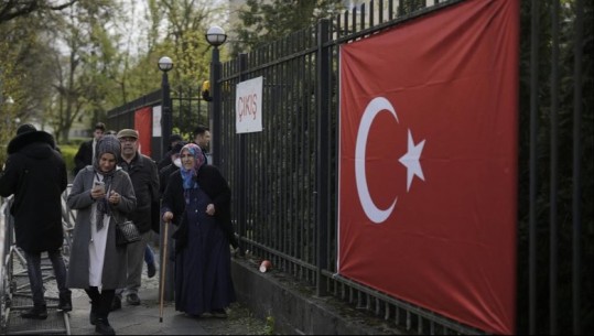 Rreth 1.5 milionë turq në Gjermani nisin të votojnë për zgjedhjet presidenciale në Turqi 