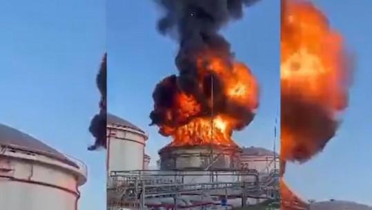 VIDEO/ Shpërthen në flakë depoja e karburantit pranë urës në Krime