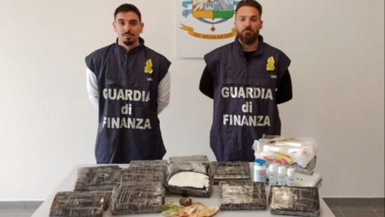 Me mbi 20 kilogramë kokainë në makinë, arrestohet shqiptari në Itali! Policia zbulon 'laboratorin e drogës' që ruhej nga një qen Rottweiler