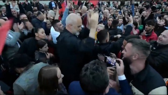 VIDEOLAJM/ Rama kërcen vallen e Kukësit  dhe Tropojës pas përmbylljes së takimit me qytetarët