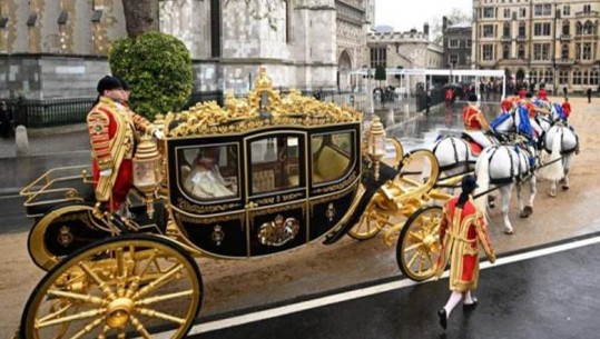 FOTO/ Mbreti Charles III arrin në Westminster Abbey