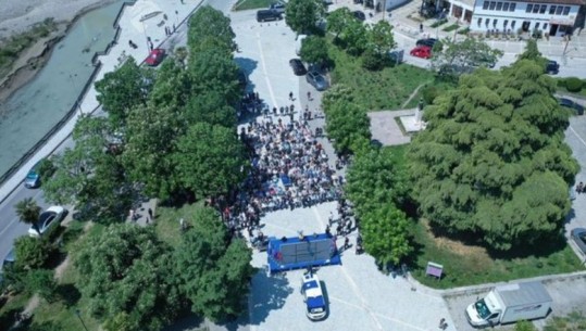 FOTOLAJM/ Berisha-Meta braktisen në Berat, mezi mbledhin disa militantë
