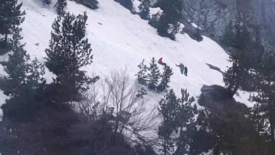 Tre turistët çekë bllokohen në malin e Jezercës, Ministria e Mbrojtjes dërgon në ndihmë të tyre helikopterin Cougar