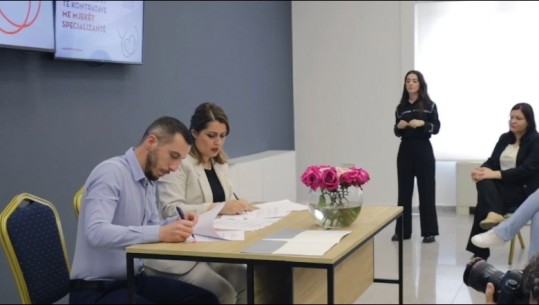 118 mjekë specializantë nënshkruajnë kontratën me ‘Shëndetësinë’! Pas shkollës do punojnë në Shqipëri, paga 1000 euro/ muaj