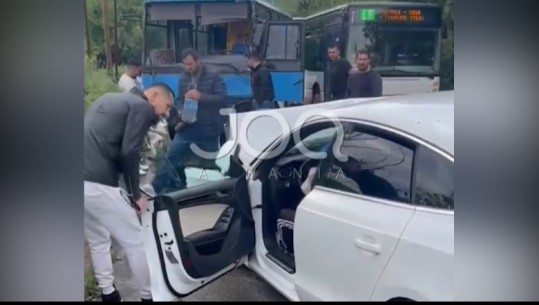 Aksident i rëndë në Tiranë, 'Audi' futet kundravajtje dhe përplaset me autobusin e linjës së Petrelës! 6 të lënduar dërgohen në spitalin e Traumës