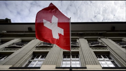 Zvicra thotë se mban mbi 8 miliardë rezerva të Bankës Qendrore ruse