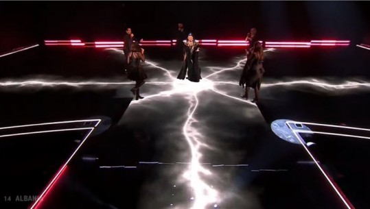 Sonte nata finale e Eurovizion në Angli! Albina dhe familja Kelmendi shkëlqejnë në skenë me këngën 'Duje' 