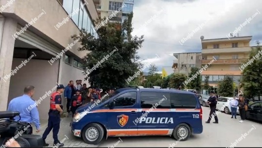 VIDEO/ ‘Do të fitojmë o Fredito’, incidenti kur Beleri po linte ambientet gjykatës në Vlorë! Qytetari: Ik more qen bir qeni, çfarë do fitoni