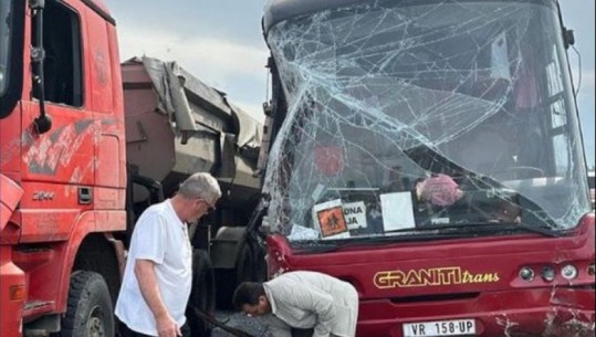 VIDEO/ Aksident në Kosovë, autobusi me nxënësit që ktheheshin nga ekskursioni përplaset me kamionin! Plagosen 30 persona