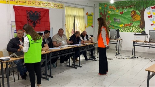 Edhe në Elbasan të moshuarit probleme me votimin elektronik