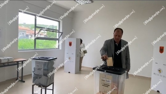 Kandidati i ‘BF’ denoncon për procesin e votimit në Kuçovë: Një makinë me xhama të zinj ka kërcënuar drejtues të shtabit