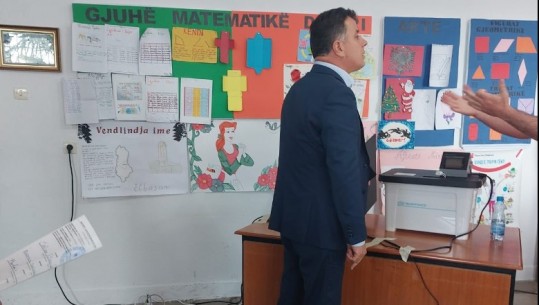 Flamur Noka në shkelje të ligjit, bën si inspektor në qendrën e votimit në Elbasan 