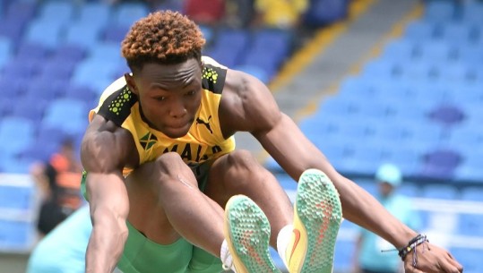 Thyhet rekordi botëror pas 38 vitesh, xhamajkani 18-vjeçar befason në kërcim