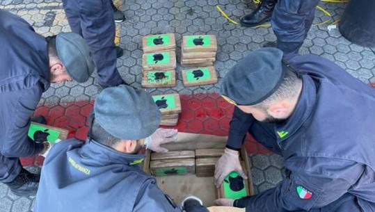 VIDEO/ Kapen 3 ton kokainë në portin e Italisë! Droga ishte fshehur në kontejnerë me fruta! Kapte vlerën e 800 mln eurove, kishte destinacion Armeninë
