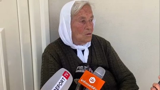 Krimi në Elbasan, fqinjët rrëfejnë ngjarjen: Ishin 2 motrat, njëra e shtrirë në tokë, tjetra e mbuluar me gjak! Ai që kanë futur në shtëpi qenka katil