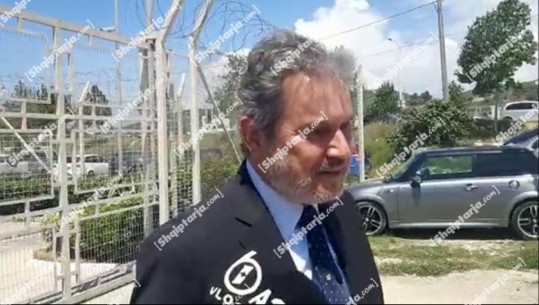 VIDEO/ Në burg për blerje votash, Fredi Beleri vizitohet në qeli nga zyrtari i lartë i Ministrisë së Jashtme greke