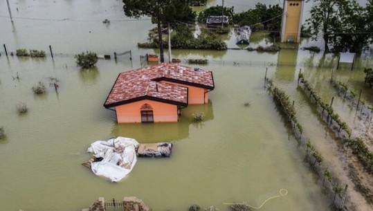 Përkeqësohet situata nga përmbytjet në Itali, 14 të vdekur! Telefonata e fundit e të moshuarit: Kam ftohtë, shoh mobiljet që lëvizin nëpër shtëpi