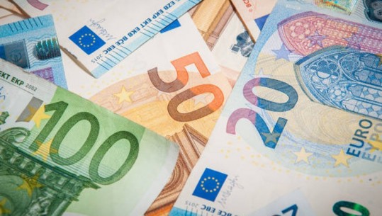 Rënia e euros thyen rekorde të reja, monedha europiane afër pragut të 110 lekëve