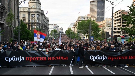 Beograd, 1 milionë njerëz në shesh në protestë masive kundër armëve