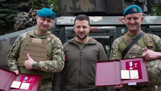 Zelenskyy vizitë në Donetsk, takon ushtarët në vijën e parë të frontit