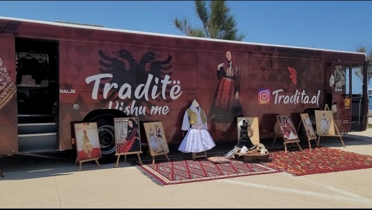 Java e Turizmit, Muzeu shëtitës mbërrin në Durrës! Ekspozohen veshje popullore, organizatoret: Aktivitet i veçantë kulturor