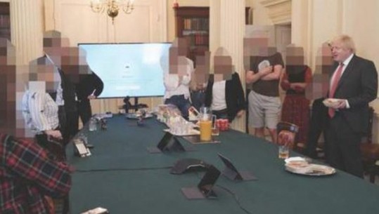 Skandali i 'PartyGate' në Britani/ Johnson dërgohet në hetim pas thyerjes së rregullave të COVID-19! Zyrtarët britanikë festa në një rezidencë në provincë