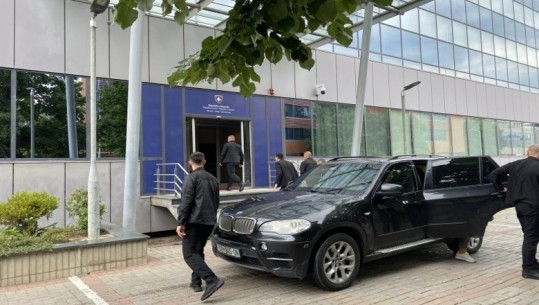 Emisari i Gjermanisë i shkon në zyrë edhe presidentes Osmani