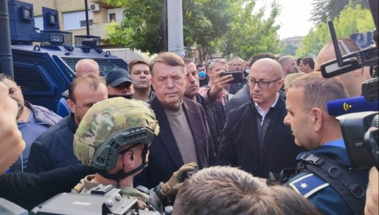 Lista Serbe negocion me trupat e KFOR-it në veri të Kosovës: Kryetari i ri të mos hyjë në ndërtesën e komunës të Zveçanit