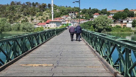 Përplasjet mes Drejtorisë së Trashëgimisë dhe Bardh Spahisë lënë në degradim Urën e Bunës në Shkodër! Banorët: Të ndërhyjë Benet Beci