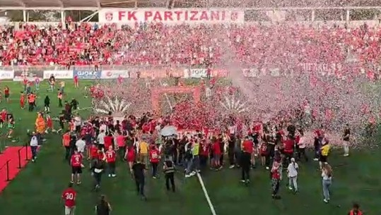 Partizani ngre trofeun e 17-të në Superligë, momenti i medaljeve (VIDEO)
