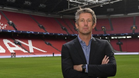 Edwin van der Sar jep dorëheqjen nga Ajax-i