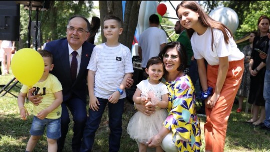 Begaj dhe Zonja e Parë festojnë me fëmijët e ushtarakëve në misione paqeruajtëse, fëmijë të shtëpisë së foshnjës dhe fëmijë të stafit të Institucionit të Presidentit 